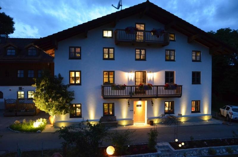 Ferienwohnung Kötzing am Golfplatz Chieming Exterior foto