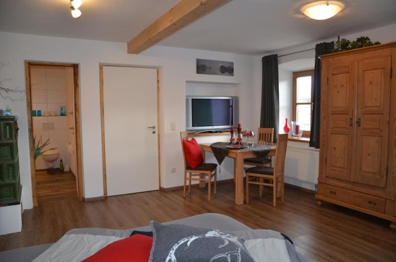 Ferienwohnung Kötzing am Golfplatz Chieming Exterior foto